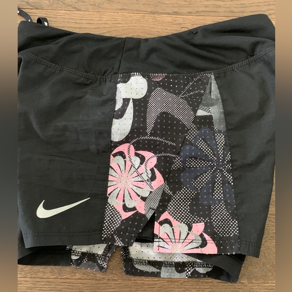 Nike girls youth shorts size youth S for age 8 colour black - Picture 4 of 6